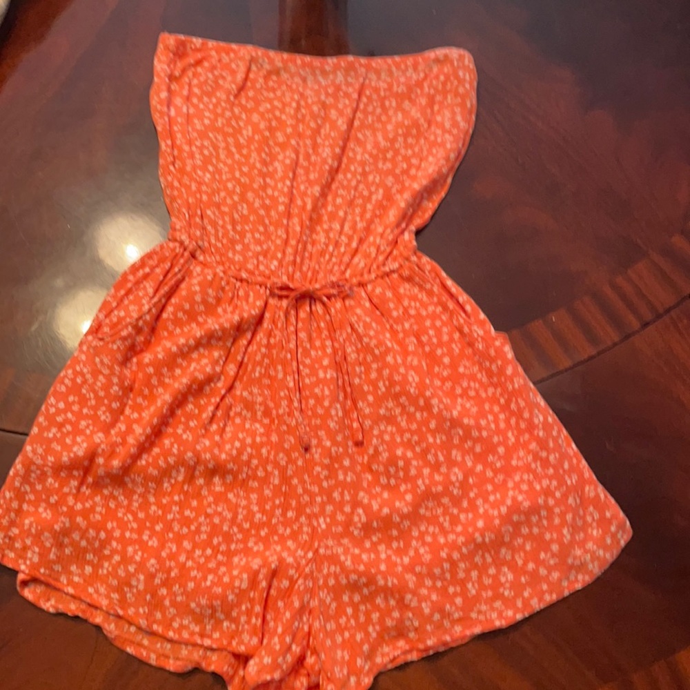 Hollister Coral Strapless Romper with Tie String at Waist & 2 Pockets. Size S.